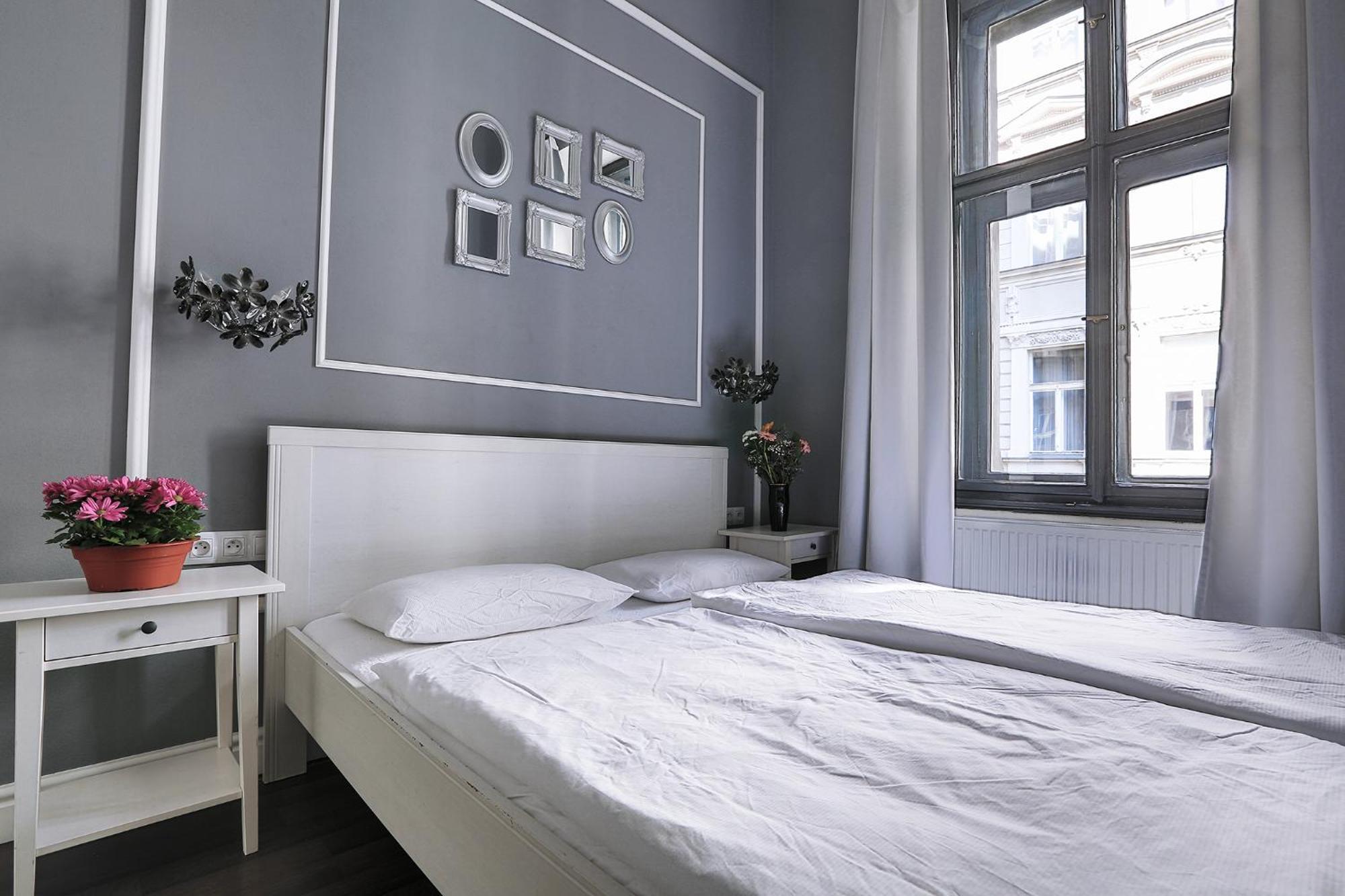 Апартаменти Two-bedroom Haven In The Old Town *