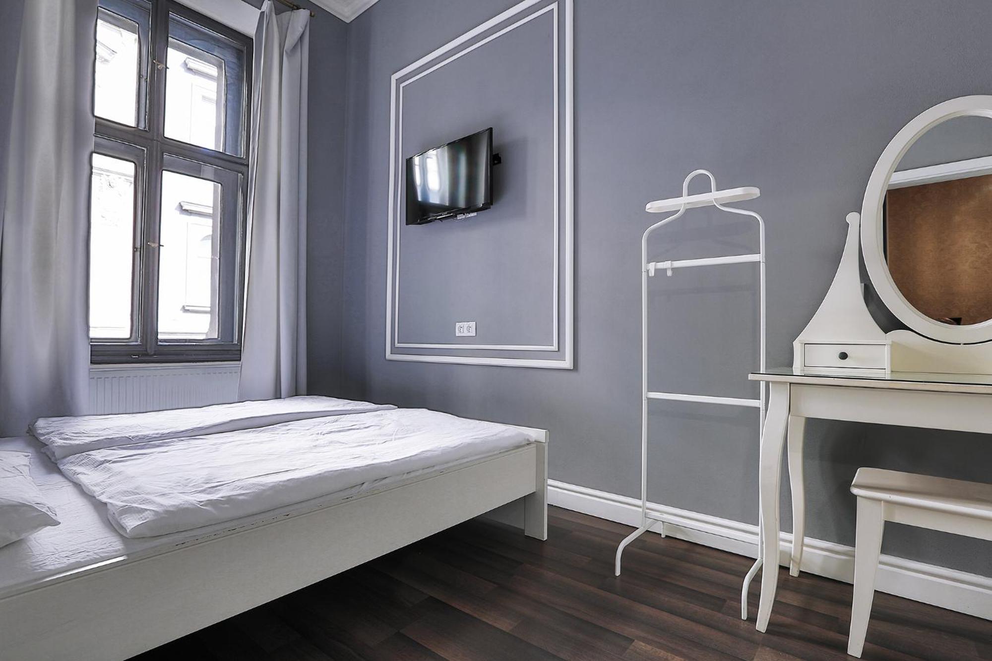 Two-bedroom Haven In The Old Town Апартаменти *