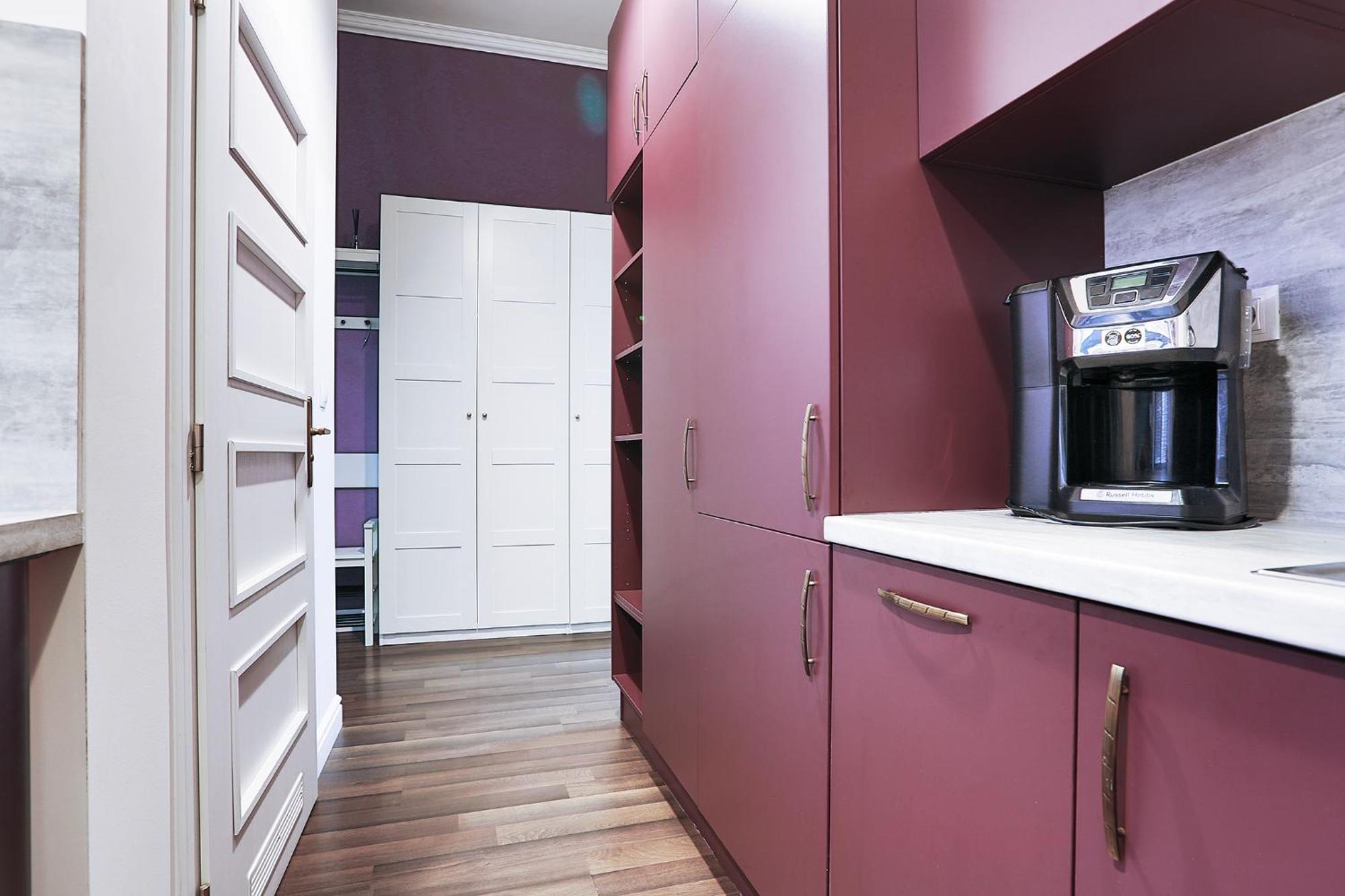 Апартаменти Two-bedroom Haven In The Old Town *