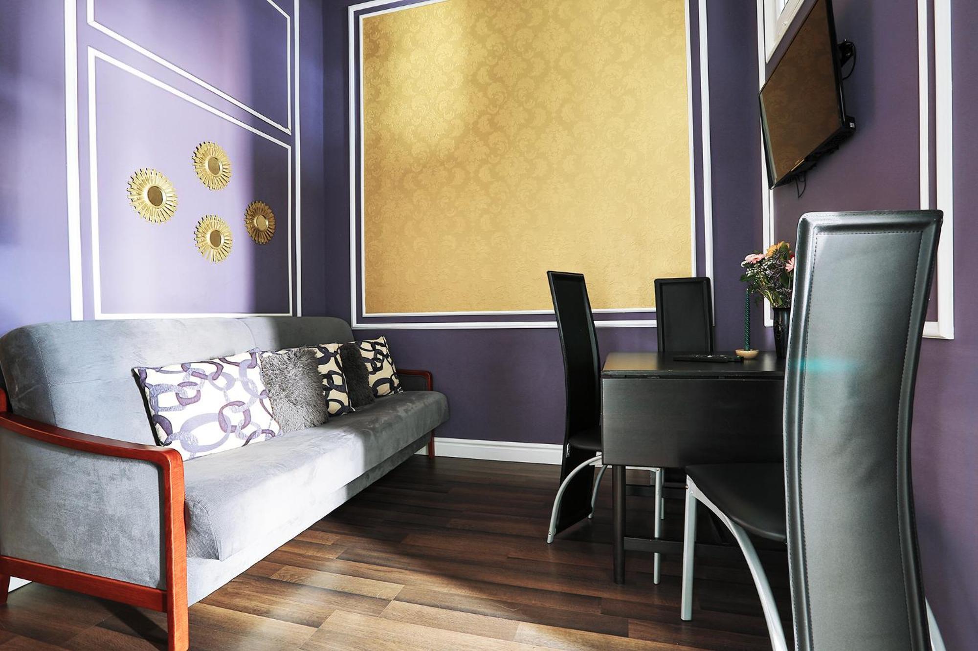 Апартаменти Two-bedroom Haven In The Old Town Прага