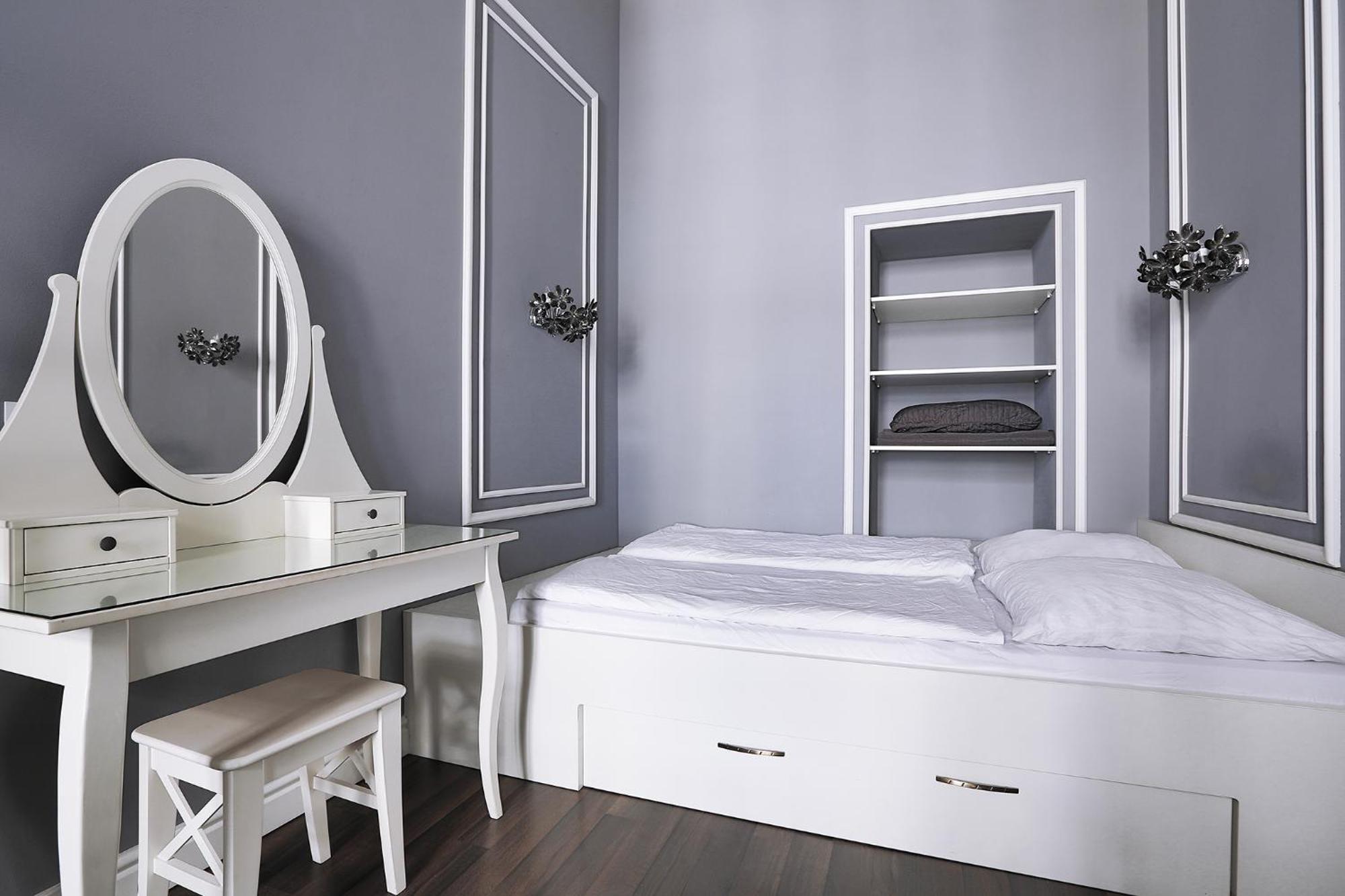 Two-bedroom Haven In The Old Town Апартаменти *